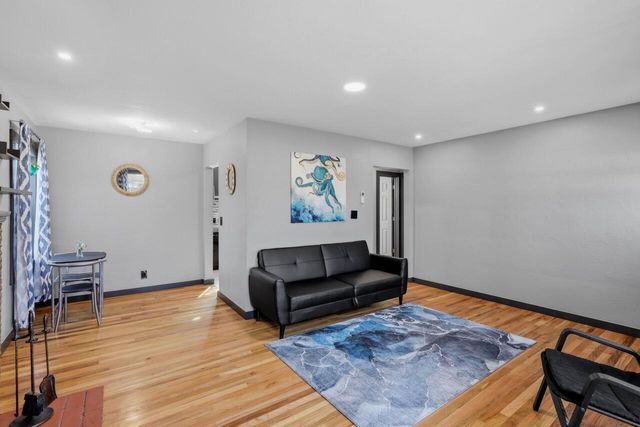 325 W Barnett Road, Medford, OR 97501