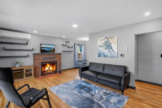 325 W Barnett Road, Medford, OR 97501