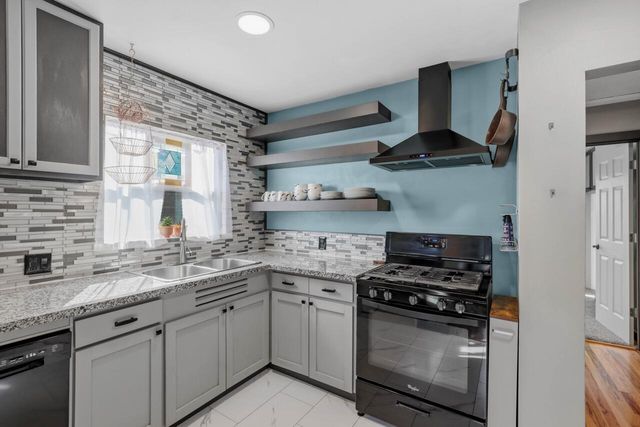 325 W Barnett Road, Medford, OR 97501