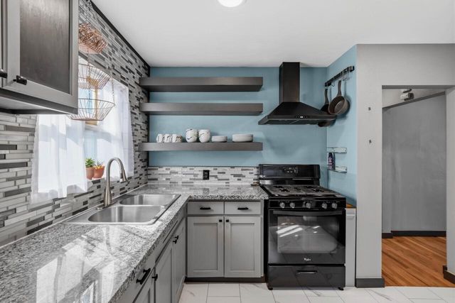 325 W Barnett Road, Medford, OR 97501