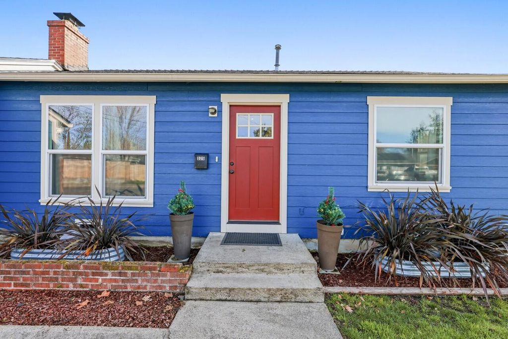 325 W Barnett Road, Medford, OR 97501