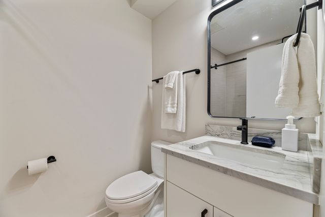 7109 N Western Avenue 2N, Chicago, IL 60645