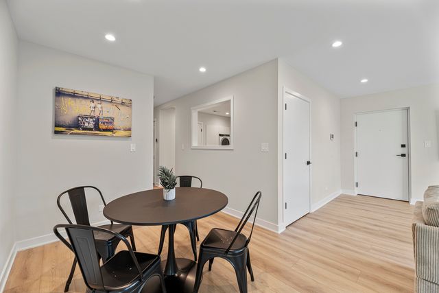 7109 N Western Avenue 2N, Chicago, IL 60645