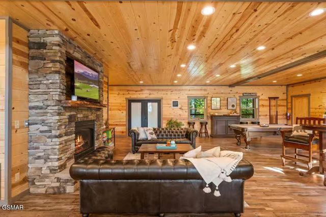 2612 Cloud View Drive, Sevierville, TN 37862