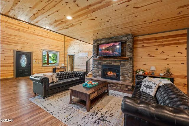 2612 Cloud View Drive, Sevierville, TN 37862