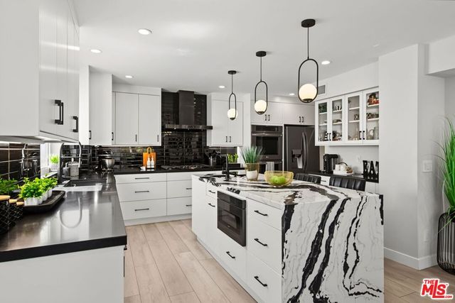 21490 Arcos Drive, Los Angeles, CA 91364