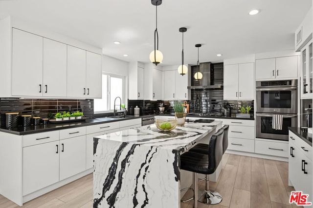 21490 Arcos Drive, Los Angeles, CA 91364