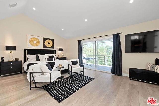 21490 Arcos Drive, Los Angeles, CA 91364