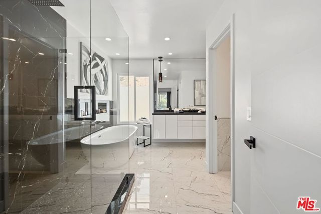 21490 Arcos Drive, Los Angeles, CA 91364