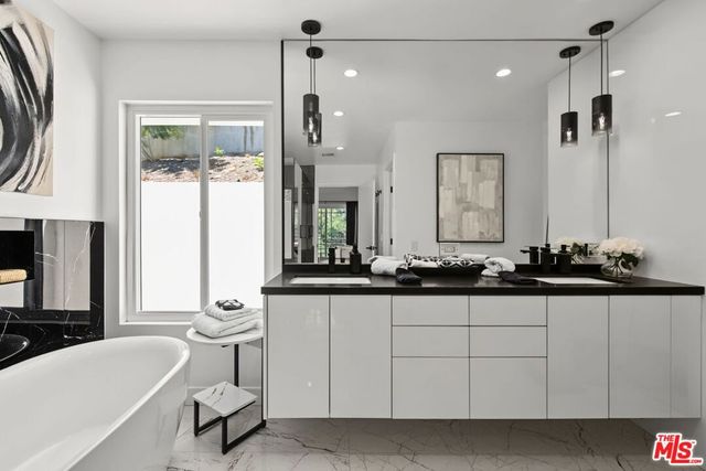 21490 Arcos Drive, Los Angeles, CA 91364