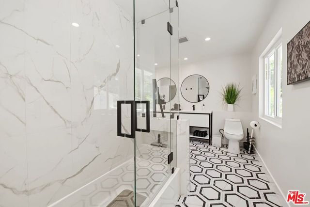 21490 Arcos Drive, Los Angeles, CA 91364