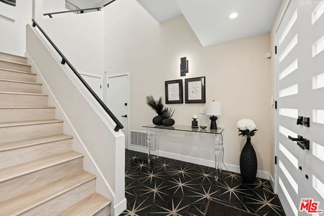 21490 Arcos Drive, Los Angeles, CA 91364