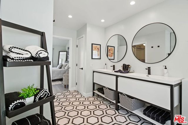 21490 Arcos Drive, Los Angeles, CA 91364