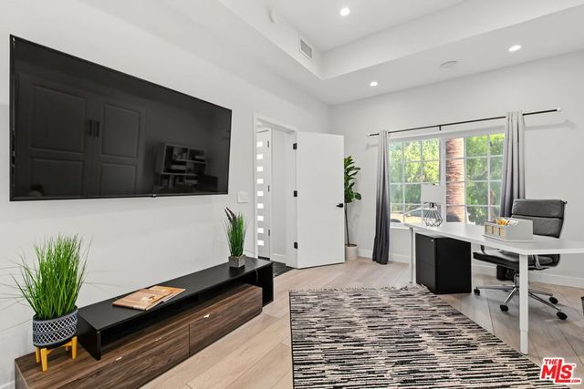 21490 Arcos Drive, Los Angeles, CA 91364