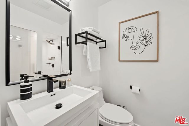 21490 Arcos Drive, Los Angeles, CA 91364