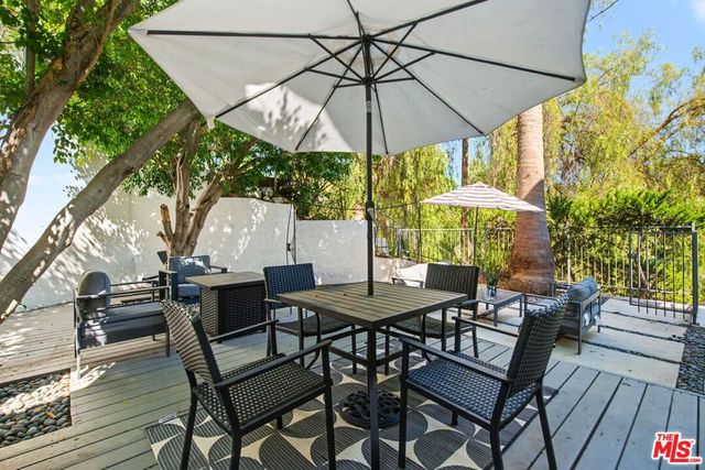 21490 Arcos Drive, Los Angeles, CA 91364