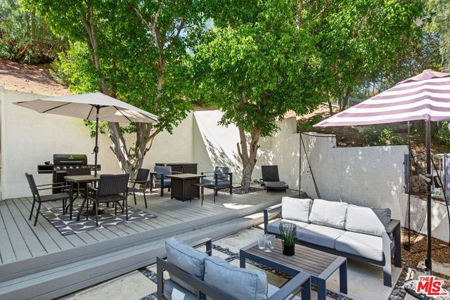 21490 Arcos Drive, Los Angeles, CA 91364