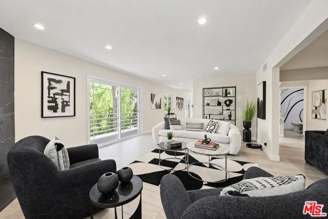 21490 Arcos Drive, Los Angeles, CA 91364