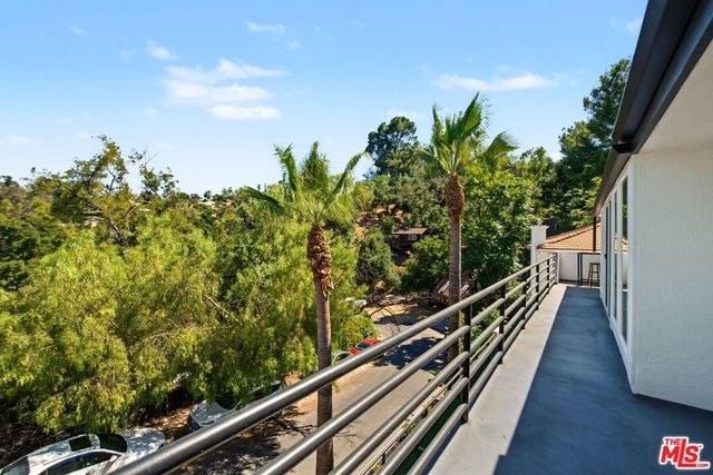 21490 Arcos Drive, Los Angeles, CA 91364