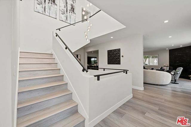 21490 Arcos Drive, Los Angeles, CA 91364