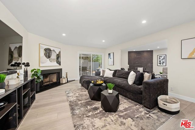 21490 Arcos Drive, Los Angeles, CA 91364