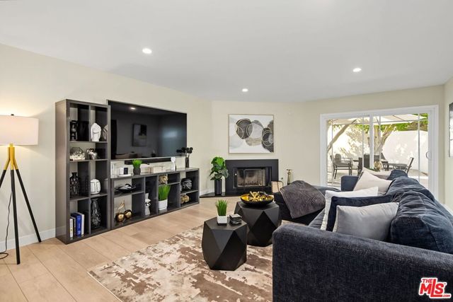21490 Arcos Drive, Los Angeles, CA 91364