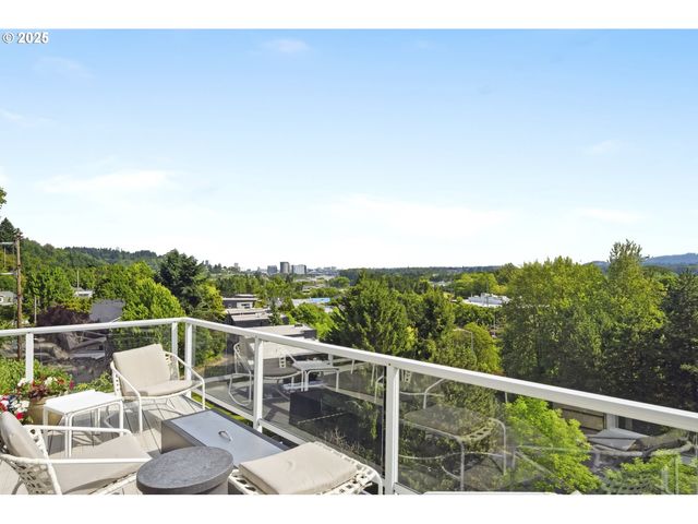 7568 S LAVIEW Dr, Portland, OR 97219