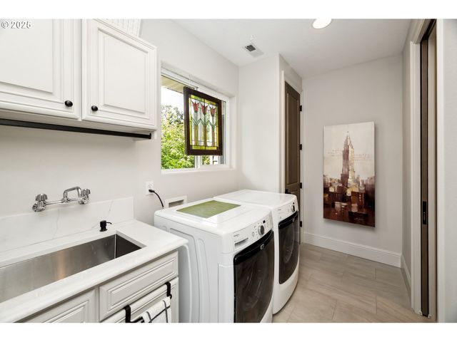 7568 S LAVIEW Dr, Portland, OR 97219