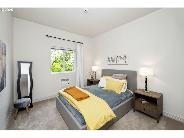 7568 S LAVIEW Dr, Portland, OR 97219