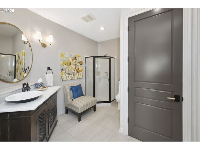 7568 S LAVIEW Dr, Portland, OR 97219