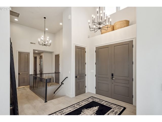 7568 S LAVIEW Dr, Portland, OR 97219