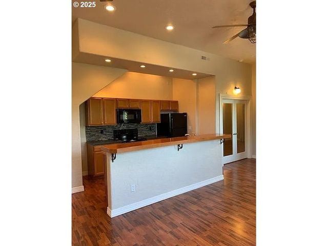 7568 S LAVIEW Dr, Portland, OR 97219