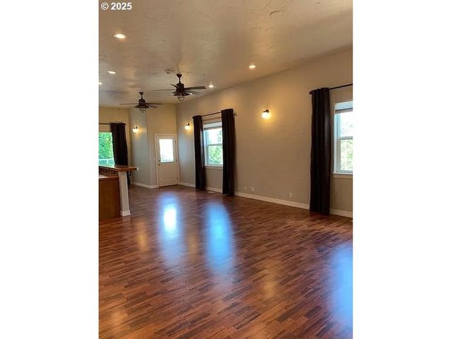 7568 S LAVIEW Dr, Portland, OR 97219