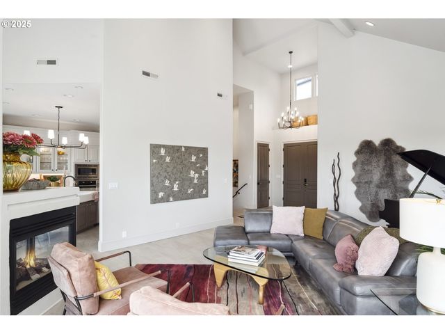 7568 S LAVIEW Dr, Portland, OR 97219