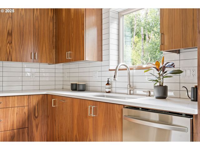 3105 Nw BLUE SKY Ln, Portland, OR 97229