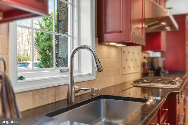 7509 WALTON LN, Annandale, VA 22003