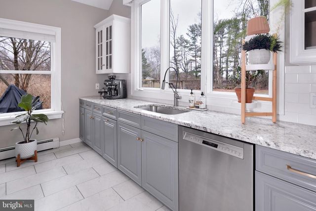 172 PENNINGTON HARBOURTON RD, Pennington, NJ 08534