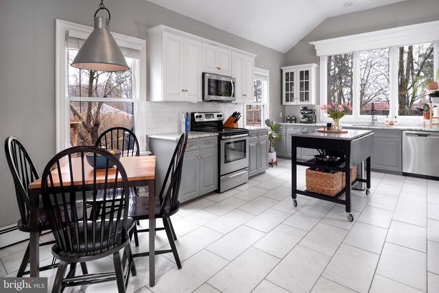 172 PENNINGTON HARBOURTON RD, Pennington, NJ 08534