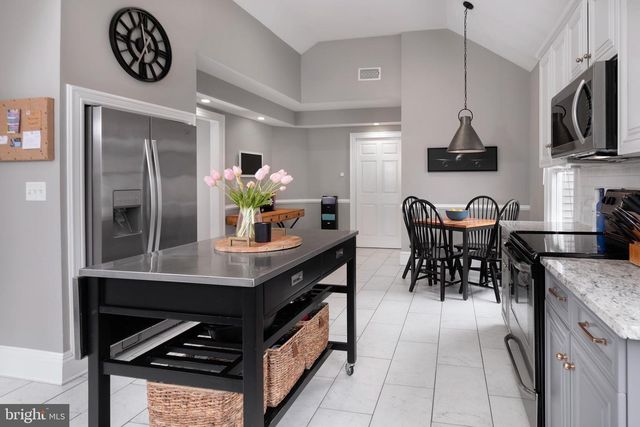 172 PENNINGTON HARBOURTON RD, Pennington, NJ 08534