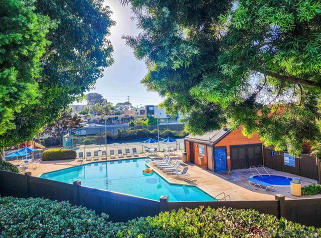 3823 Caminito Litoral 208, San Diego, CA 92107