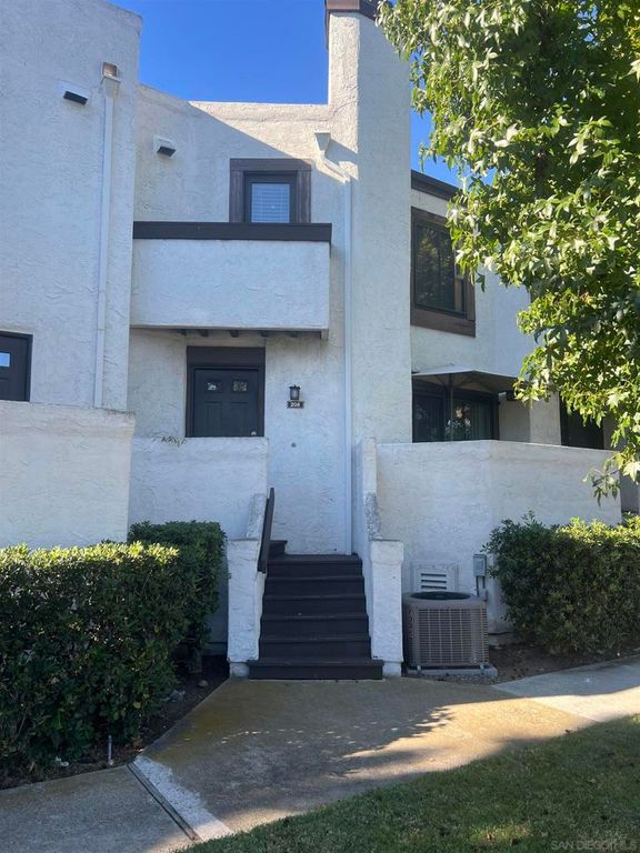 3823 Caminito Litoral 208, San Diego, CA 92107