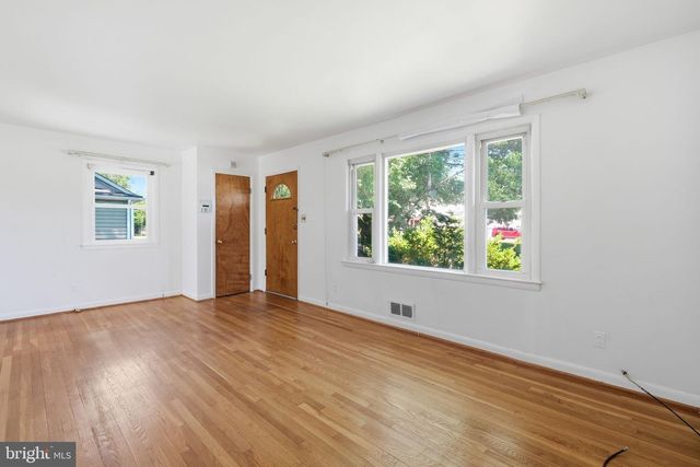 9205 4TH ST, Lanham, MD 20706