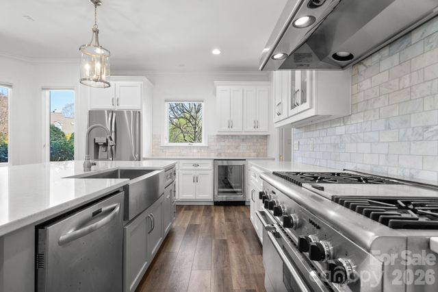 421 18th Avenue Lane NW, Hickory, NC 28601