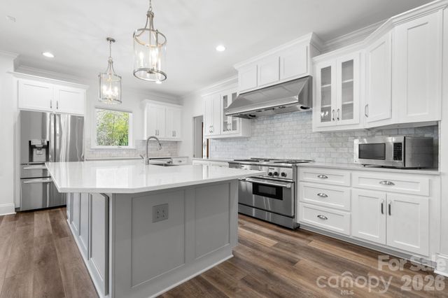 421 18th Avenue Lane NW, Hickory, NC 28601