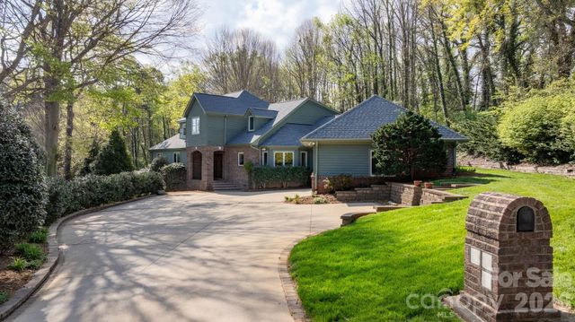 421 18th Avenue Lane NW, Hickory, NC 28601