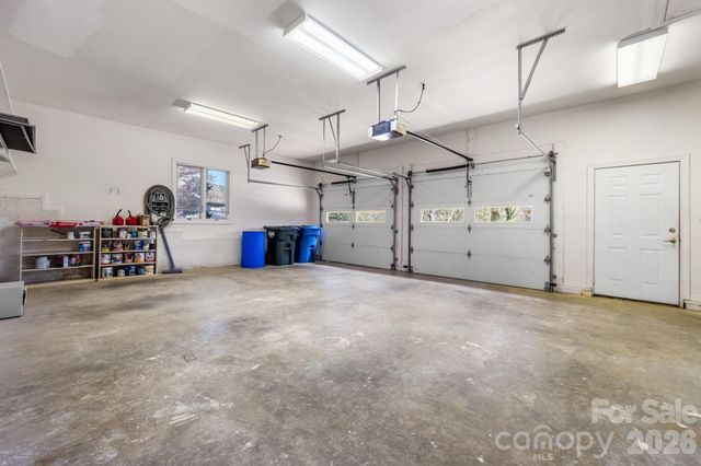 421 18th Avenue Lane NW, Hickory, NC 28601