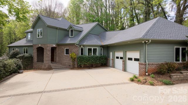 421 18th Avenue Lane NW, Hickory, NC 28601