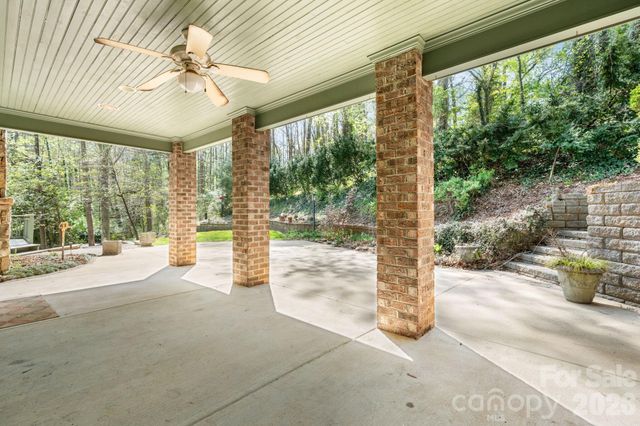 421 18th Avenue Lane NW, Hickory, NC 28601
