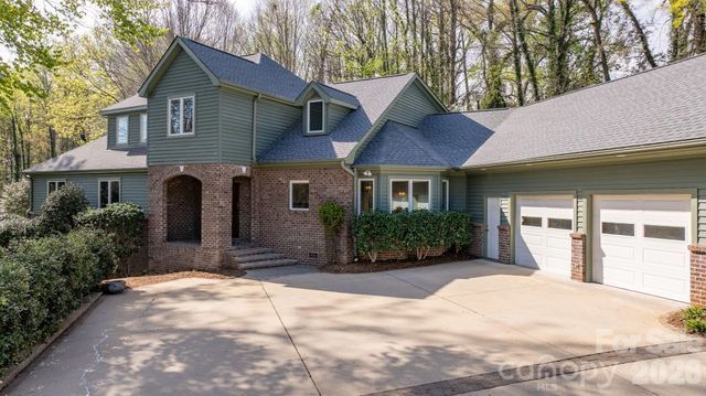 421 18th Avenue Lane NW, Hickory, NC 28601