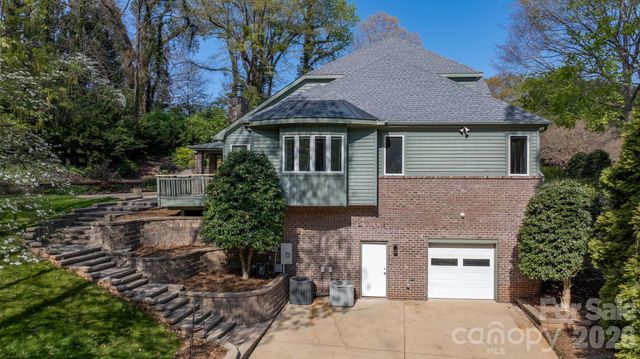 421 18th Avenue Lane NW, Hickory, NC 28601